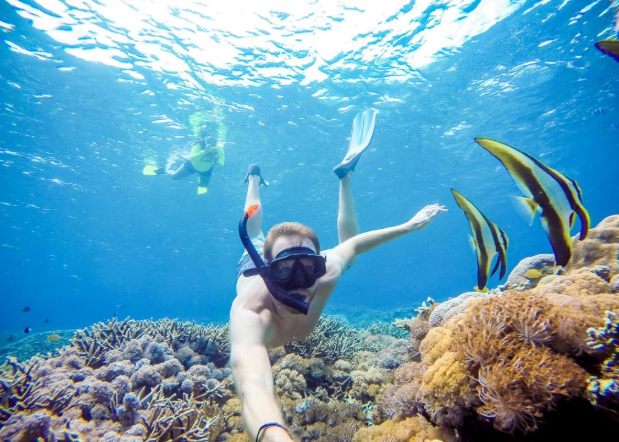 Begini 10 Tips Aman Buat Kamu yang Ingin Mencoba Snorkeling di Laut!
