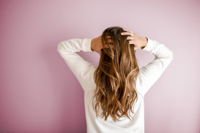 Lakukan Secara Rutin, Berikut 5 Cara Agar Rambut Lembut dan Jatuh